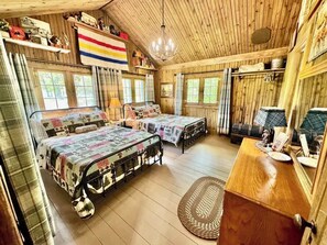 2 bedrooms, desk, WiFi, bed sheets