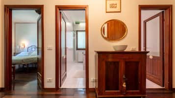 3 Schlafzimmer, BĂŒgeleisen/BĂŒgelbrett, kostenloses WLAN, BettwĂ€sche