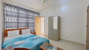 Habitació doble Deluxe, balcó, vistes a la ciutat | Escriptori, espai de treball apte per a portàtils i wifi gratuïta 