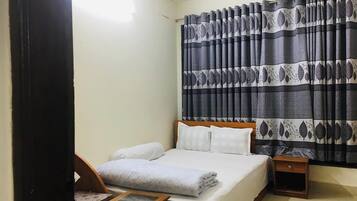 Desk, laptop workspace, free WiFi