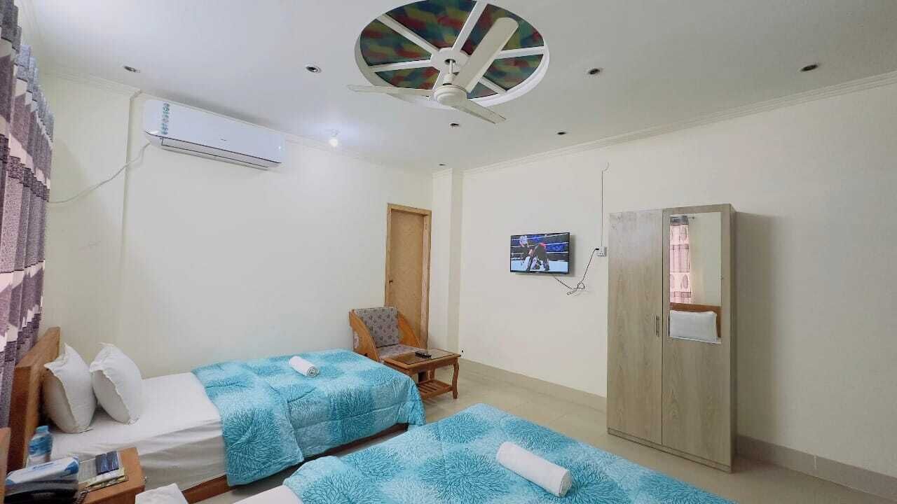 Deluxe-Zweibettzimmer, Balkon, Stadtblick | Schreibtisch, laptopgeeigneter Arbeitsplatz, kostenloses WLAN