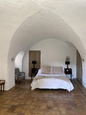 5 chambres, fer et planche à repasser, Wi-Fi gratuit, draps fournis