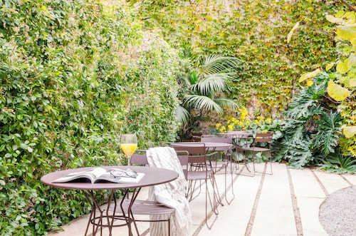 Aspasios City Oasis Apartments