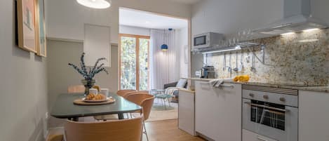 Apartment, Garden View | Private kitchen