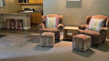 Smart TV, fireplace, computer monitors