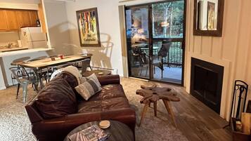 Smart TV, fireplace, computer monitors