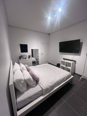 Apartment, 1 Bedroom, Smoking - Suite With Private Jacuzzi (Seraing)