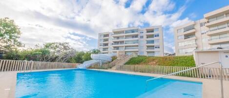 En sÀsongsöppen utomhuspool