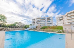 Piscine extérieure en saison