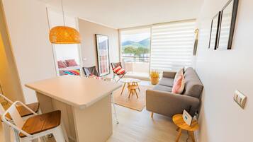 Leilighet | Oppholdsområde | En 40-tommers TV med kabel-kanaler