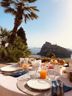 Daily buffet breakfast for a fee - Villa To Ischia With Love (Ischia)