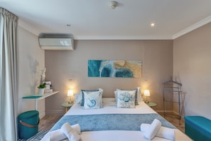 Panoramic Double Room, Private Bathroom, Courtyard View (Riviera terrasse vue fontaine)