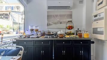 Petit déjeuner buffet servi tous les jours en supplément