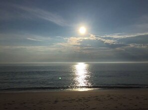 Beach nearby, sun-loungers, beach towels - Luxury, private spa beach home steps to the ocean with sauna, hot tub, spa baths (Southern Shores)