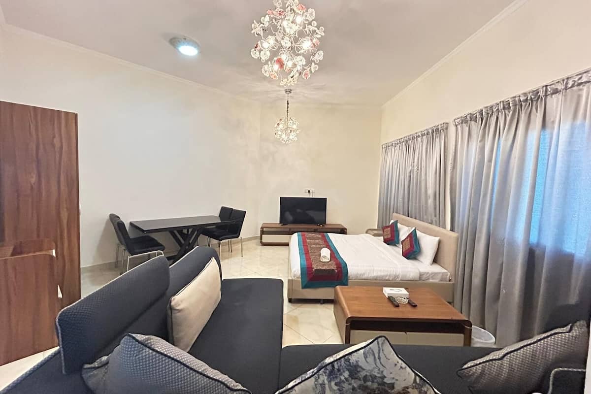 Standard Studio Suite | In-room safe, desk, free WiFi