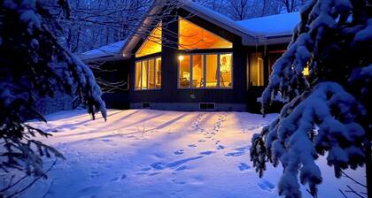 Far Far Away Cottage - Beautiful cottage on a private lake 300ft waterfront