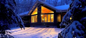 Far Far Away Cottage - Beautiful cottage on a private lake 300ft waterfront