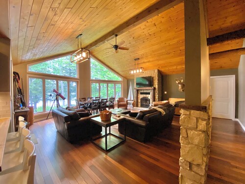 Far Far Away Cottage - Beautiful cottage on a private lake 300ft waterfront