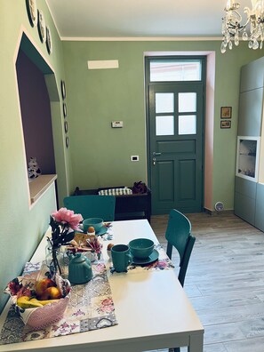 Dining - Casa Indipendente a Pochi Passi Dalla Stazione, (Casale Monferrato)