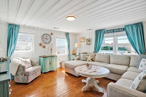 Smart-TV, filmbibliotek og stereoanlegg