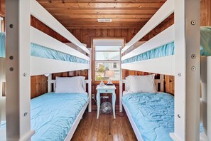 4 Schlafzimmer, Schreibtisch, Bügeleisen/Bügelbrett, WLAN