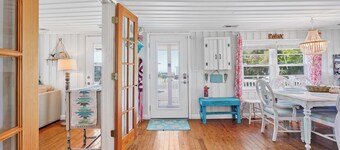 Steps to the Beach! Tradiontal beach bungalow. Hooked On a Feelin' -II Sleeps 10