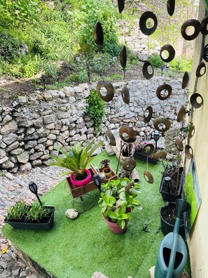 المنطقة المحيطة بالمنشأة