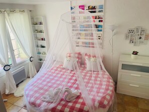 3 bedrooms, iron/ironing board, free WiFi, bed sheets - Chambre d’hôtes  (Callas)