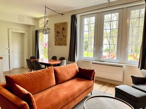 50-inch Smart TV with satellite channels, smart speakers - Domaine du Chesney (Pressagny-l'Orgeuilleux)