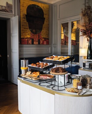 Petit déjeuner buffet servi tous les jours en supplément