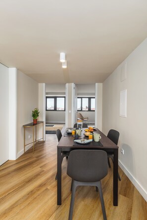 Standard Apartment, City View | Dining room - Aspasios Bonjardim Apartments (Porto)