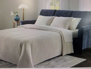 2 bedrooms, in-room safe, free WiFi, bed sheets - New home w/ EV charging, close to beaches and DE Turf (Lincoln)