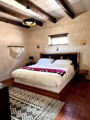 3 habitaciones, escritorio, tabla de planchar con plancha y wifi 