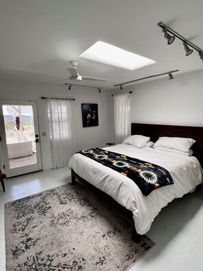 3 habitaciones, escritorio, tabla de planchar con plancha y wifi