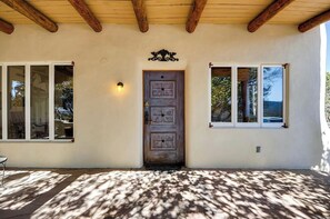 Exterior detail - Casa de Suenos- Stunning Santa Fe 3 Bedroom/3 Bath Home on 5 Acres (Santa Fe)