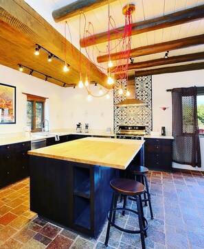 Fridge, microwave, oven, stovetop - Casa de Suenos- Stunning Santa Fe 3 Bedroom/3 Bath Home on 5 Acres (Santa Fe)