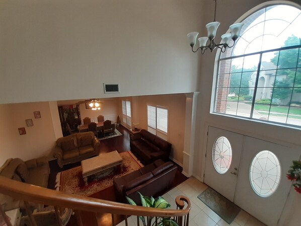 Interior - Two Miles to AT&T Stadium, Family size unit at very nice area (Arlington)