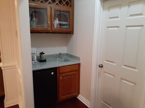 Interior - Two Miles to AT&T Stadium, Family size unit at very nice area (Arlington)