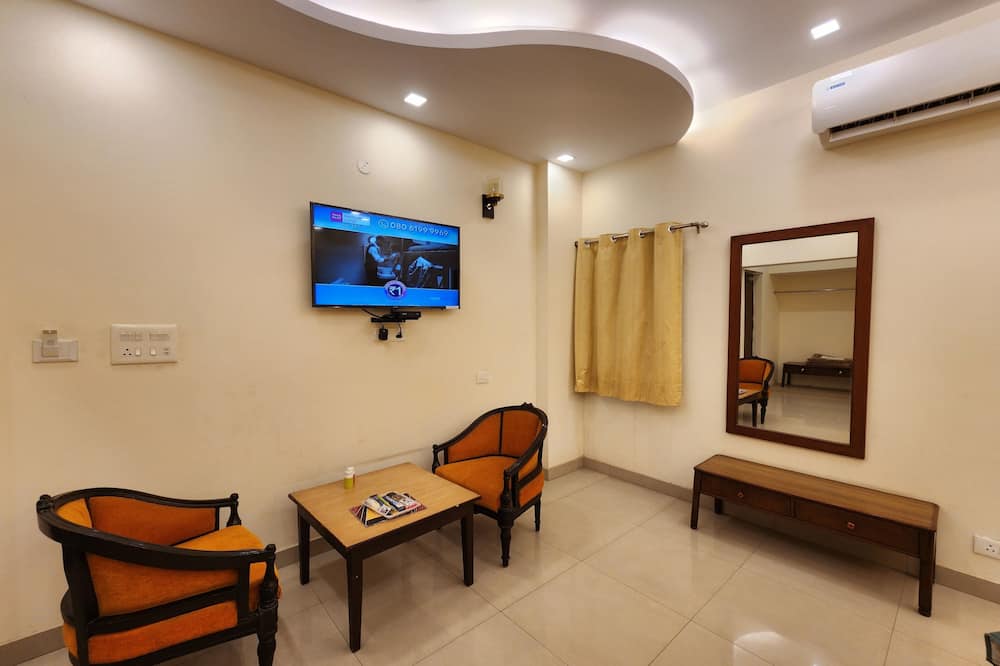 Jungle Babbler Tourist Resort