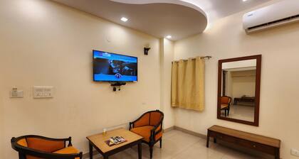 Jungle Babbler Tourist Resort