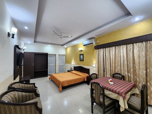 Jungle Babbler Tourist Resort