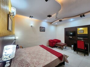 Deluxe Double Room | Free WiFi - Jungle Babbler Tourist Resort (Rewari)