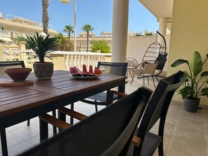 Outdoor dining - Beautiful apartment, very well equipped, air conditioning, wi-fi, TV/Sat. (Alacant)