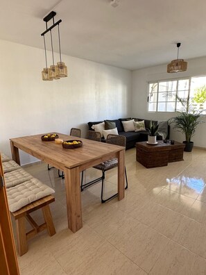 Dining - Beautiful apartment, very well equipped, air conditioning, wi-fi, TV/Sat. (Alacant)