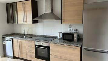 Micro-ondes, four, plaque de cuisson, lave-vaisselle