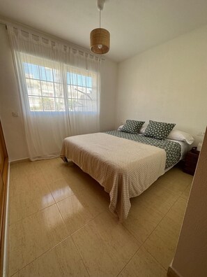 3 bedrooms, iron/ironing board, WiFi, bed sheets - Beautiful apartment, very well equipped, air conditioning, wi-fi, TV/Sat. (Alacant)