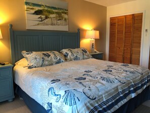 2 soverom, skrivebord, strykejern/-brett og wi-fi