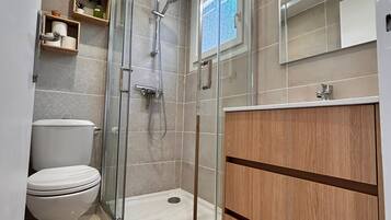 Shower, hair dryer, toilet paper