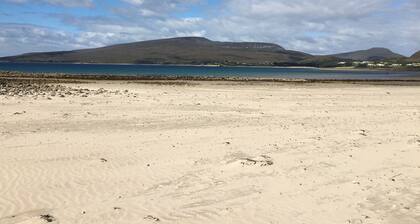 CALVEY'S COTTAGE, family friendly in Mulranny, County Mayo