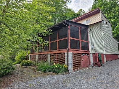 Cabin stay close to state park